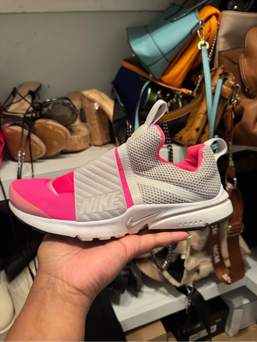 Nike presto Women’s Slip-On  — Pink & Light Gray